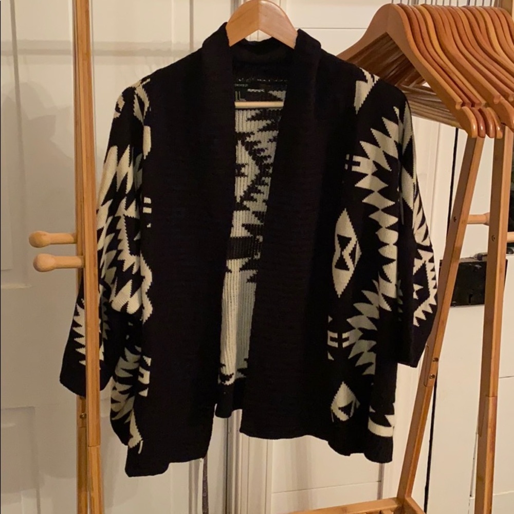 Forever 21 Aztec print shrug small